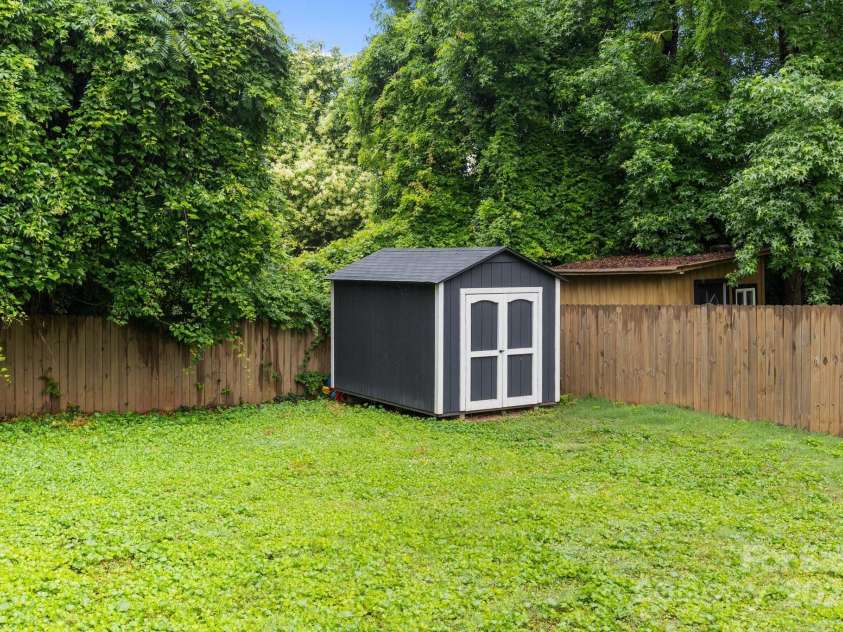 5008 Unaka Avenue, Charlotte, NC 28205.  MLS# CAR4266864, YatesRealty ID 21028. 