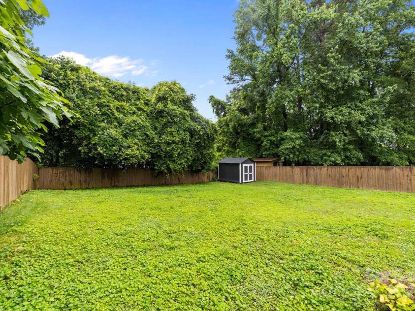 5008 Unaka Avenue, Charlotte, NC 28205.  MLS# CAR4266864, YatesRealty ID 21028. 