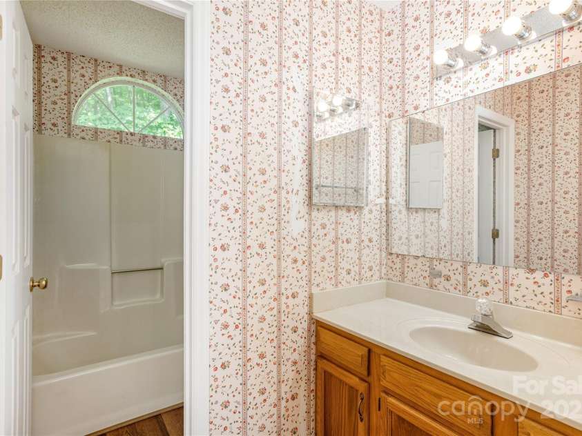 93 Wood Duck Court, Brevard, NC 28712.  MLS# CAR4267776, YatesRealty ID 21029. 