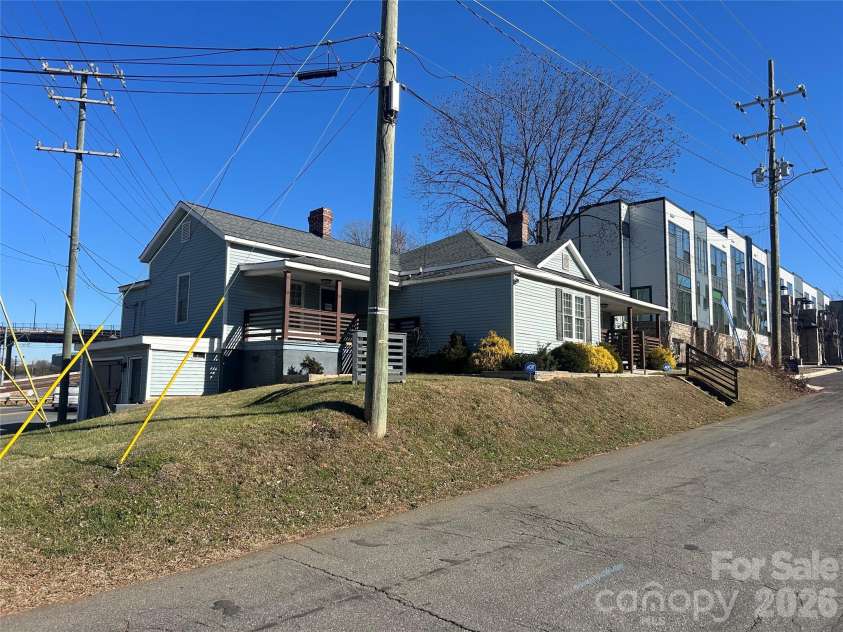 401 Charles Avenue, Charlotte, NC 28205.  MLS# CAR4334204, YatesRealty ID 2103. 