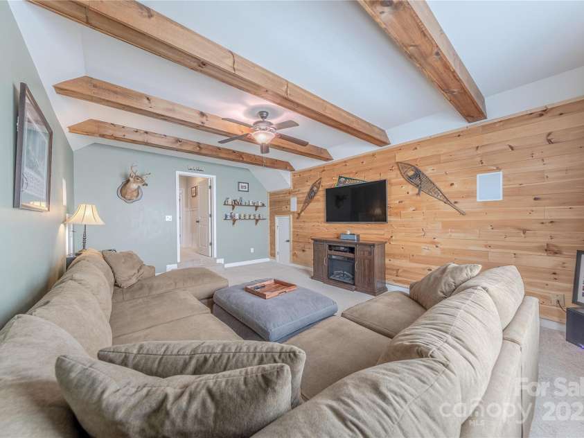 5256 Meadowcroft Way, Fort Mill, SC 29708.  MLS# CAR4270584, YatesRealty ID 21030. Accent Beams and Feature Wall