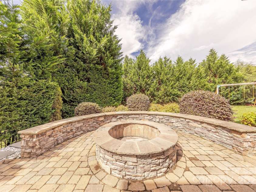 5256 Meadowcroft Way, Fort Mill, SC 29708.  MLS# CAR4270584, YatesRealty ID 21030. Firepit