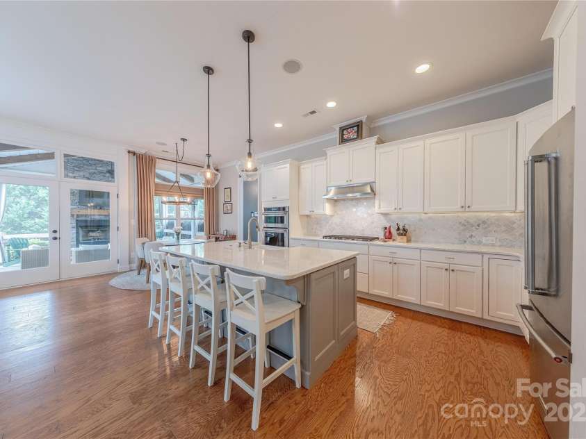 5256 Meadowcroft Way, Fort Mill, SC 29708.  MLS# CAR4270584, YatesRealty ID 21030. Gas Cooking With Exterior Venting Hood