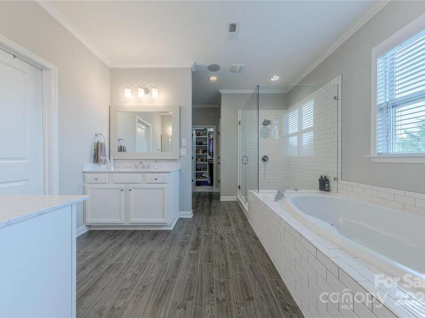 5256 Meadowcroft Way, Fort Mill, SC 29708.  MLS# CAR4270584, YatesRealty ID 21030. Primary Bath