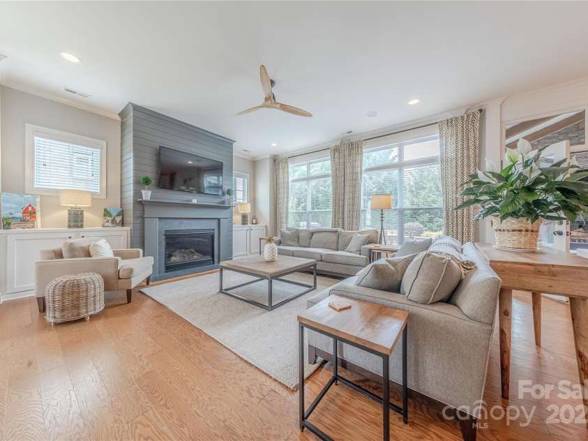 5256 Meadowcroft Way, Fort Mill, SC 29708.  MLS# CAR4270584, YatesRealty ID 21030. Tons of Natural Light