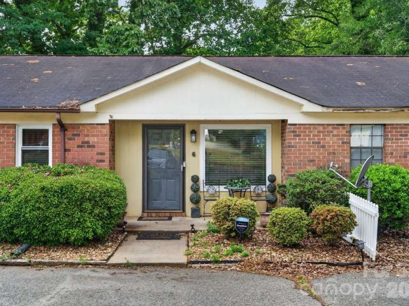 634 Hillcrest Drive, Shelby, NC 28150.  MLS# CAR4380899, YatesRealty ID 21030. 