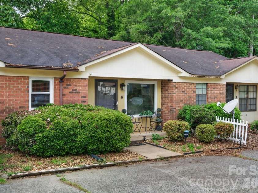 634 Hillcrest Drive, Shelby, NC 28150.  MLS# CAR4380899, YatesRealty ID 21030. 