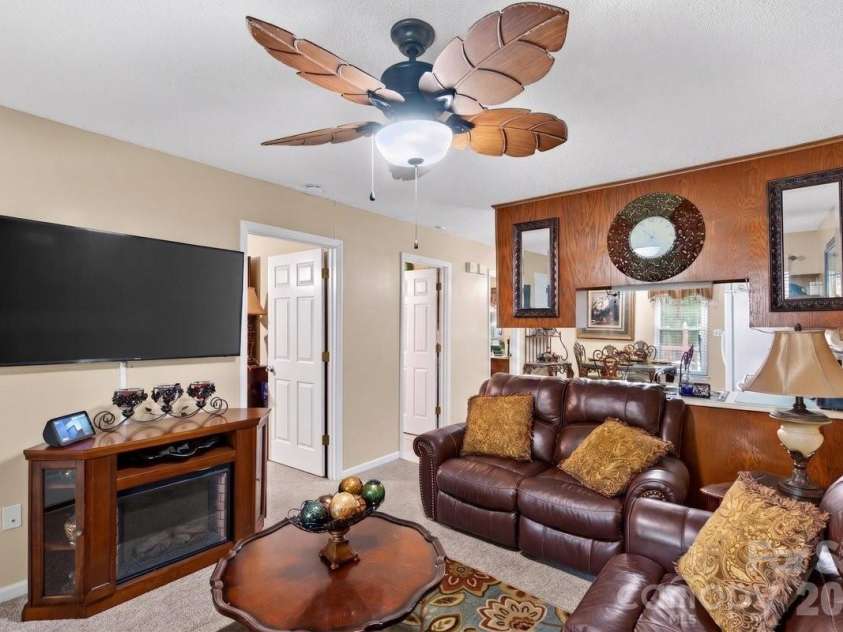 634 Hillcrest Drive, Shelby, NC 28150.  MLS# CAR4380899, YatesRealty ID 21030. 