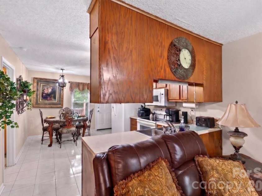 634 Hillcrest Drive, Shelby, NC 28150.  MLS# CAR4380899, YatesRealty ID 21030. 