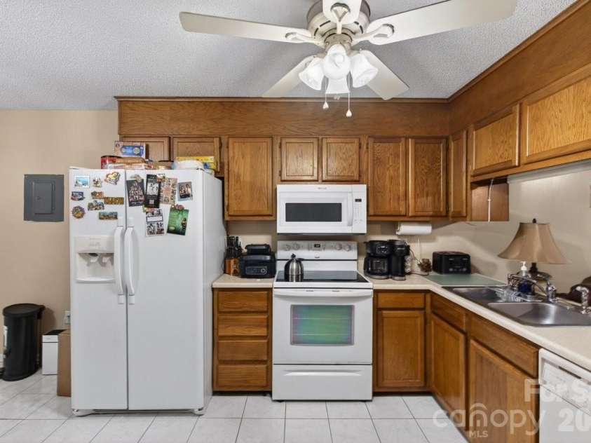 634 Hillcrest Drive, Shelby, NC 28150.  MLS# CAR4380899, YatesRealty ID 21030. 
