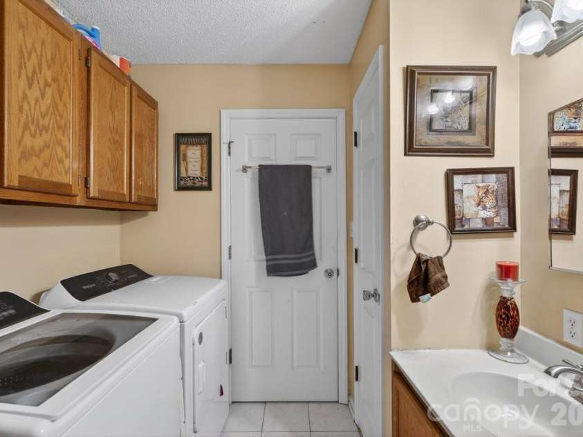 634 Hillcrest Drive, Shelby, NC 28150.  MLS# CAR4380899, YatesRealty ID 21030. 