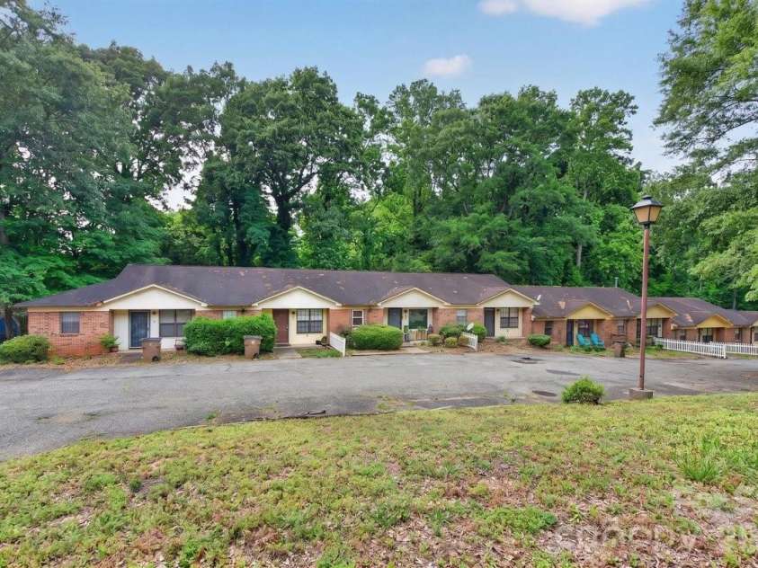 634 Hillcrest Drive, Shelby, NC 28150.  MLS# CAR4380899, YatesRealty ID 21030. 
