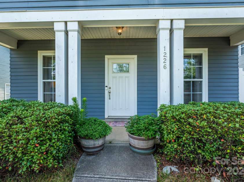 1226 Rising Oak Drive, Charlotte, NC 28206.  MLS# CAR4272266, YatesRealty ID 21031. 