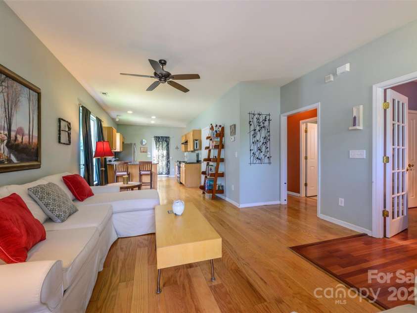 1226 Rising Oak Drive, Charlotte, NC 28206.  MLS# CAR4272266, YatesRealty ID 21031. 