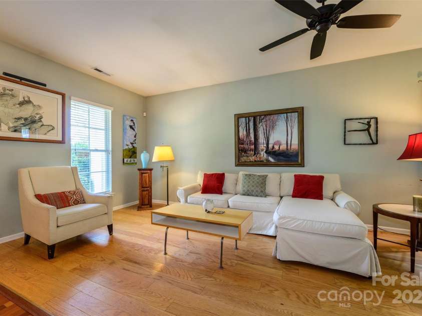 1226 Rising Oak Drive, Charlotte, NC 28206.  MLS# CAR4272266, YatesRealty ID 21031. 