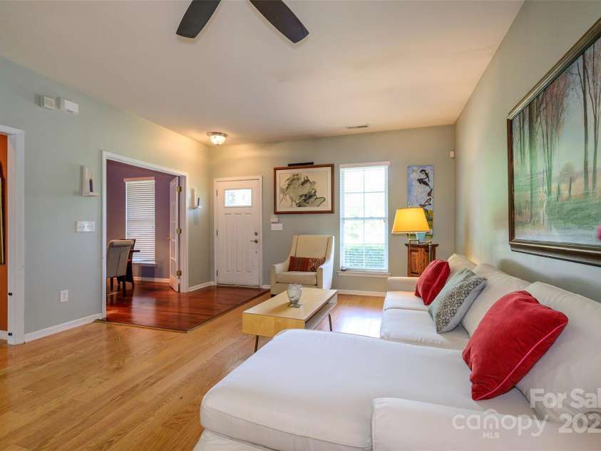 1226 Rising Oak Drive, Charlotte, NC 28206.  MLS# CAR4272266, YatesRealty ID 21031. 
