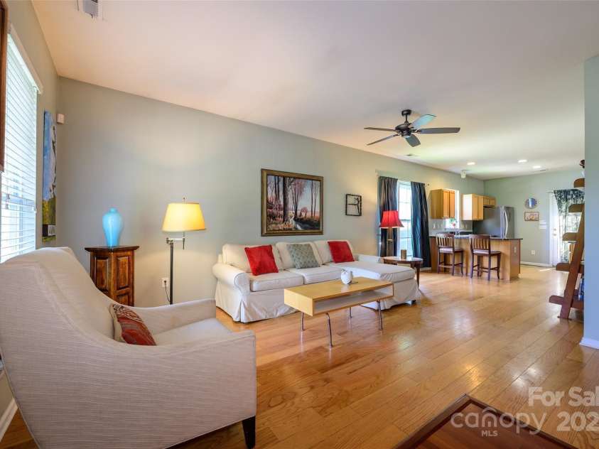 1226 Rising Oak Drive, Charlotte, NC 28206.  MLS# CAR4272266, YatesRealty ID 21031. 