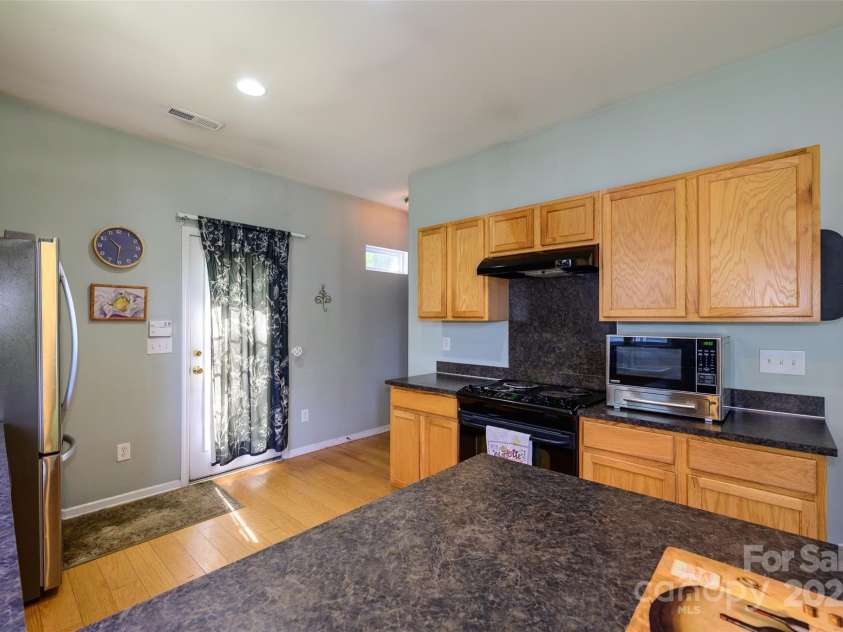 1226 Rising Oak Drive, Charlotte, NC 28206.  MLS# CAR4272266, YatesRealty ID 21031. 