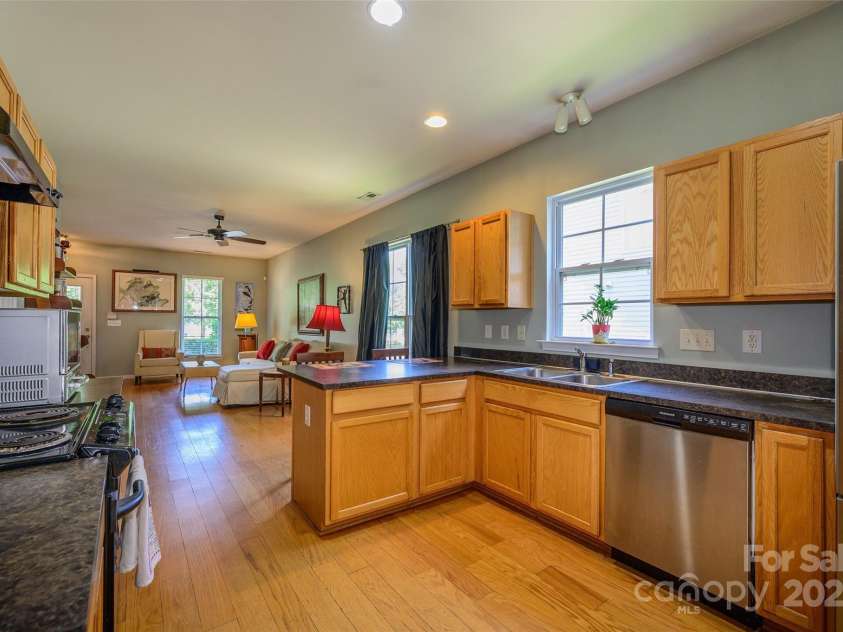 1226 Rising Oak Drive, Charlotte, NC 28206.  MLS# CAR4272266, YatesRealty ID 21031. 