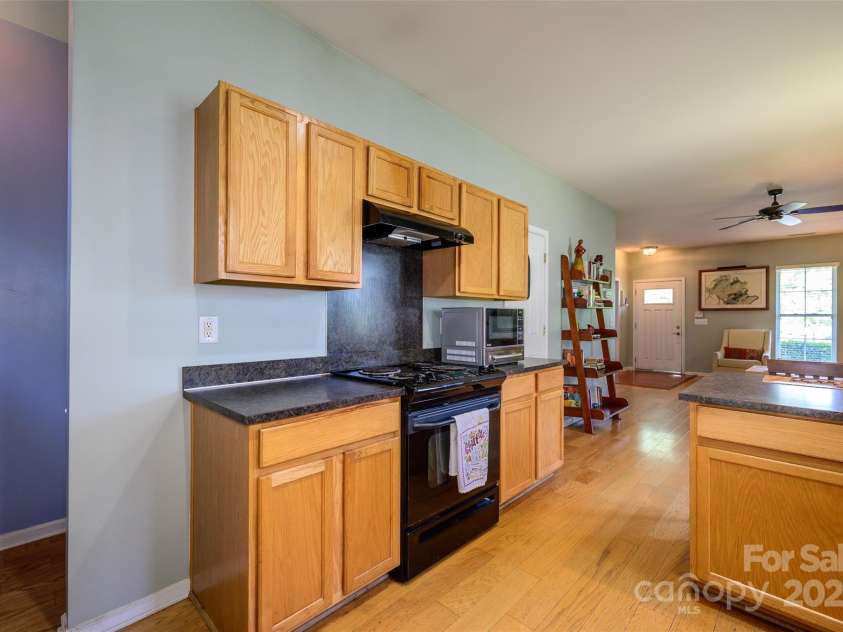 1226 Rising Oak Drive, Charlotte, NC 28206.  MLS# CAR4272266, YatesRealty ID 21031. 
