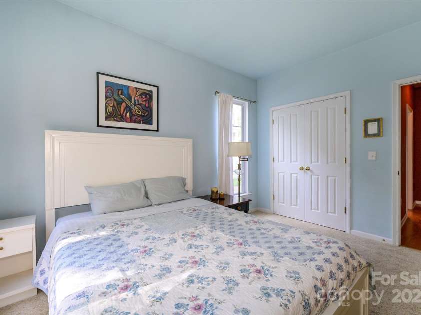 1226 Rising Oak Drive, Charlotte, NC 28206.  MLS# CAR4272266, YatesRealty ID 21031. 