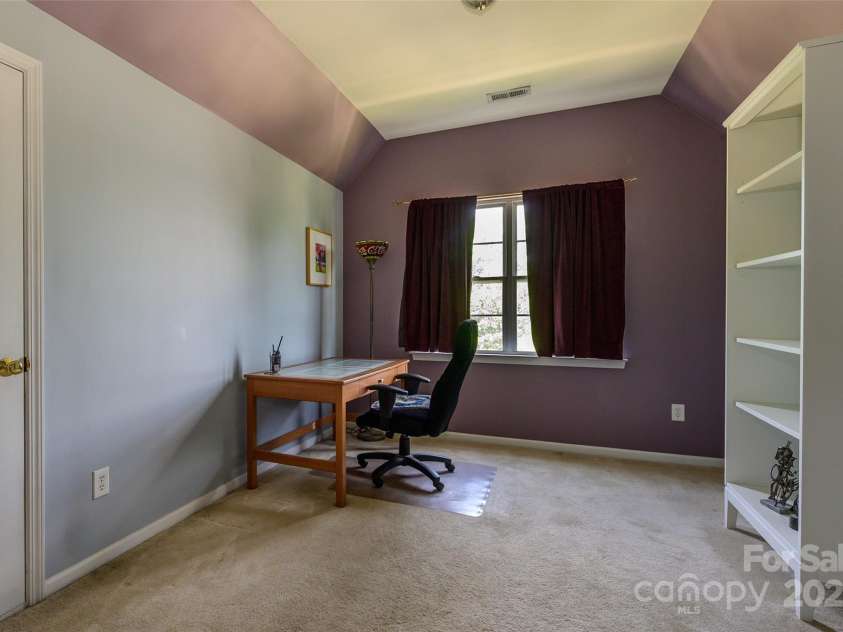 1226 Rising Oak Drive, Charlotte, NC 28206.  MLS# CAR4272266, YatesRealty ID 21031. 