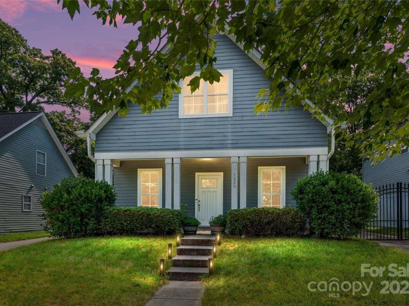 1226 Rising Oak Drive, Charlotte, NC 28206.  MLS# CAR4272266, YatesRealty ID 21031. 