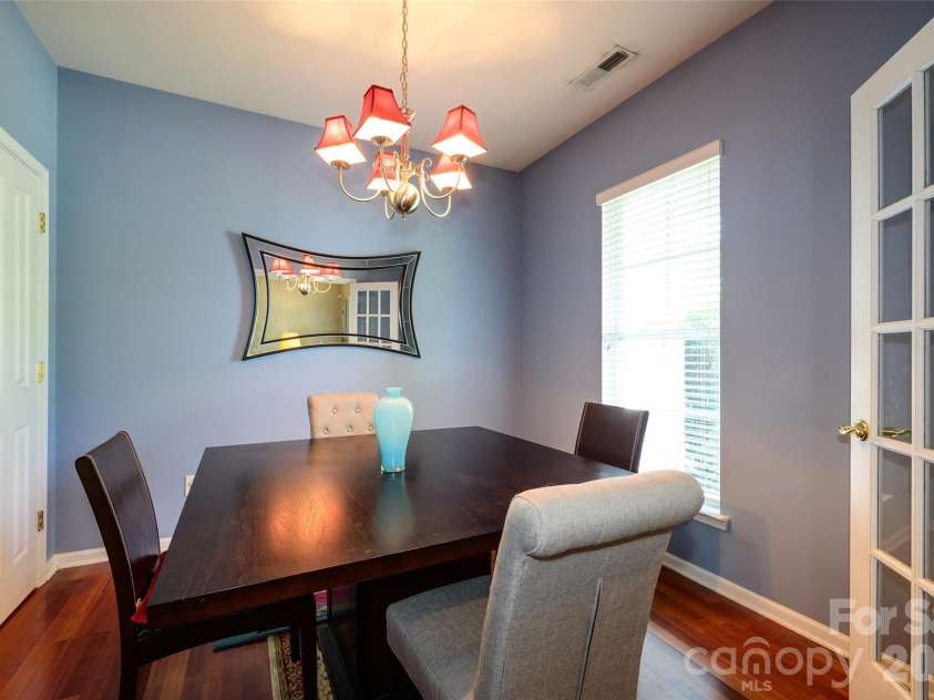 1226 Rising Oak Drive, Charlotte, NC 28206.  MLS# CAR4272266, YatesRealty ID 21031. 