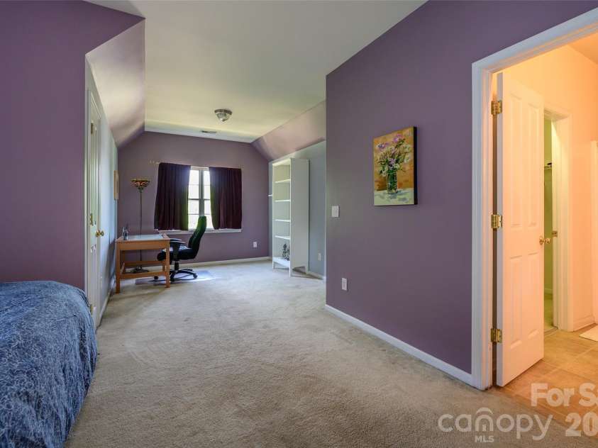 1226 Rising Oak Drive, Charlotte, NC 28206.  MLS# CAR4272266, YatesRealty ID 21031. 