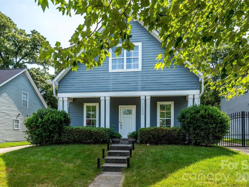 1226 Rising Oak Drive, Charlotte, NC 28206.  MLS# CAR4272266, YatesRealty ID 21031. 