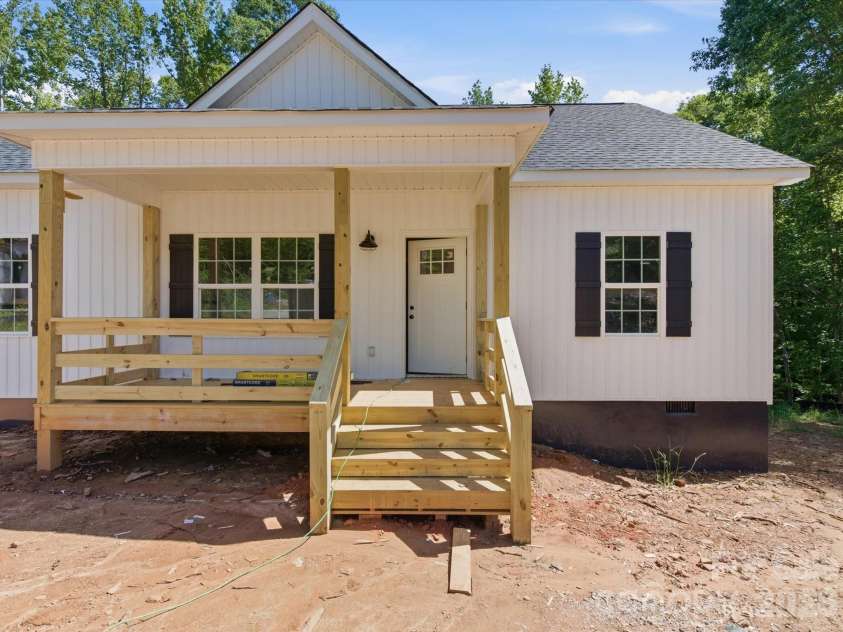 1222 Woodpecker Drive, Clover, SC 29710.  MLS# CAR4378979, YatesRealty ID 21032. 