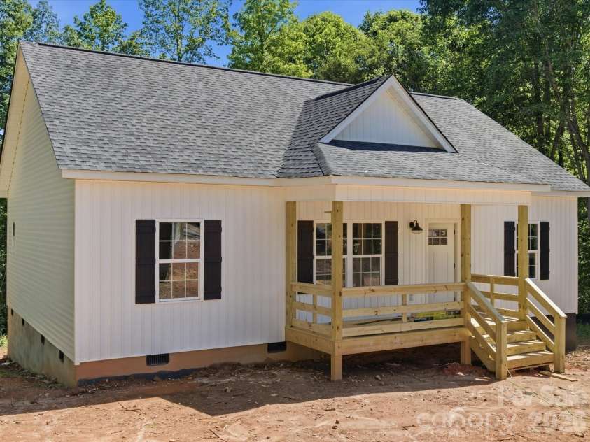 1222 Woodpecker Drive, Clover, SC 29710.  MLS# CAR4378979, YatesRealty ID 21032. 