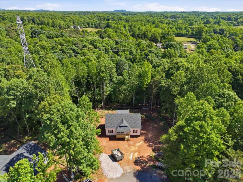 1222 Woodpecker Drive, Clover, SC 29710.  MLS# CAR4378979, YatesRealty ID 21032. 