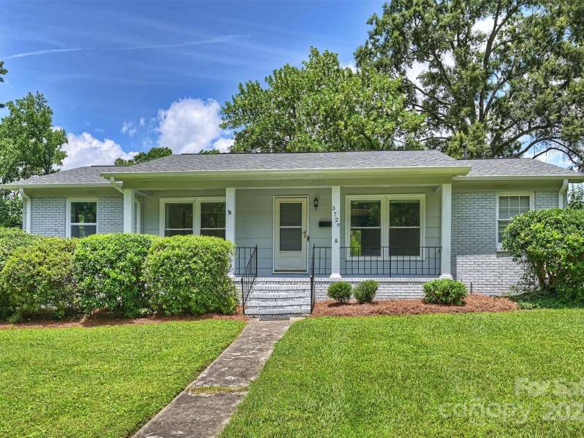 3729 Woodleaf Road, Charlotte, NC 28205.  MLS# CAR4272521, YatesRealty ID 21032. 
