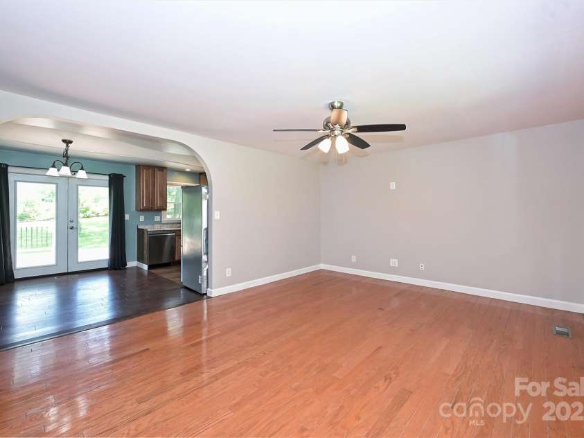 3729 Woodleaf Road, Charlotte, NC 28205.  MLS# CAR4272521, YatesRealty ID 21032. 
