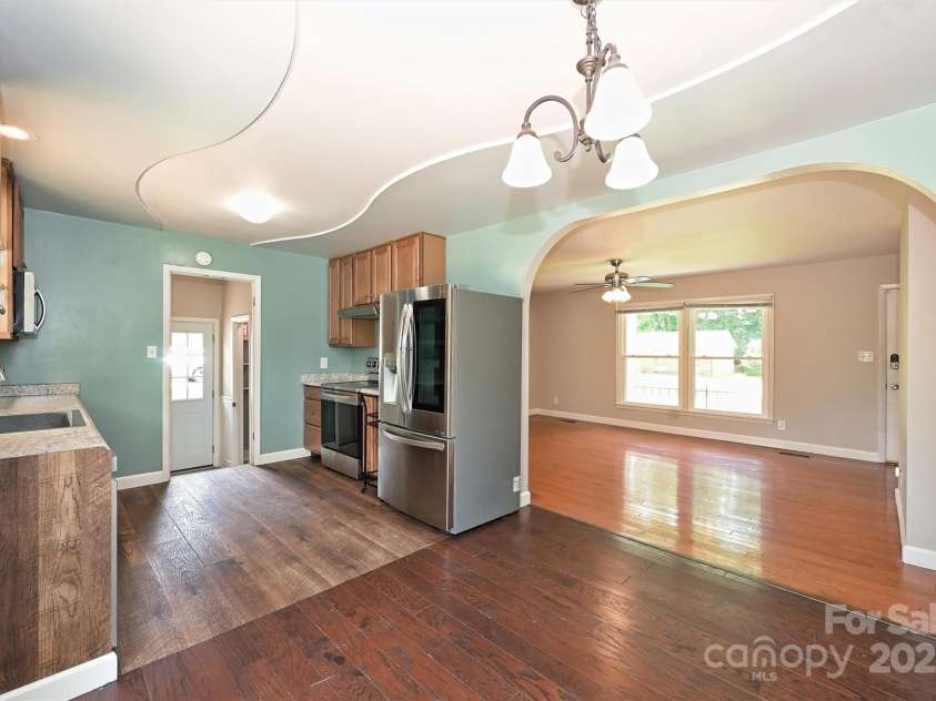 3729 Woodleaf Road, Charlotte, NC 28205.  MLS# CAR4272521, YatesRealty ID 21032. 