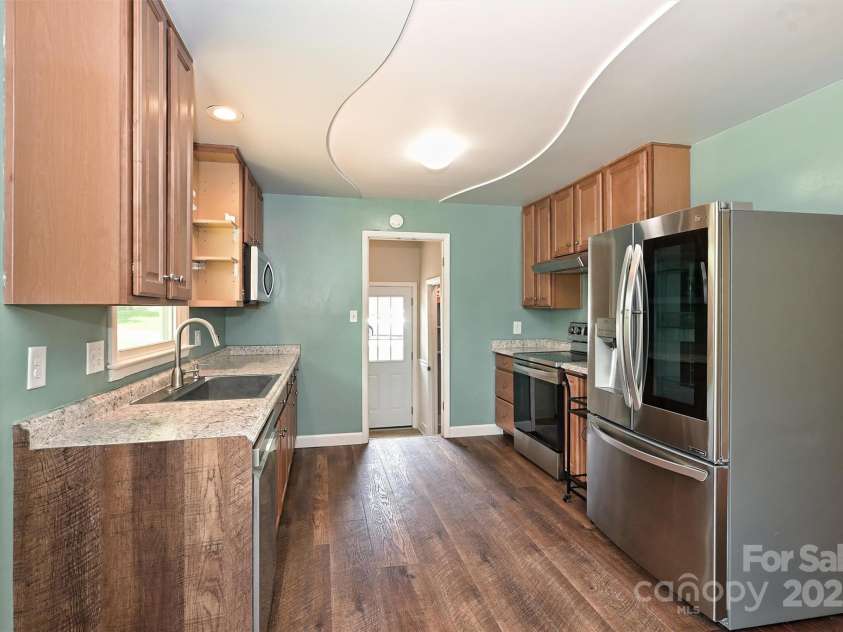 3729 Woodleaf Road, Charlotte, NC 28205.  MLS# CAR4272521, YatesRealty ID 21032. 