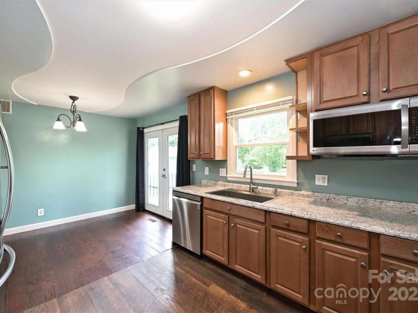 3729 Woodleaf Road, Charlotte, NC 28205.  MLS# CAR4272521, YatesRealty ID 21032. 