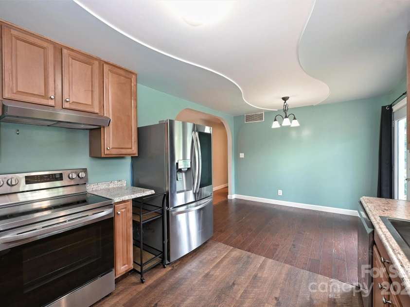 3729 Woodleaf Road, Charlotte, NC 28205.  MLS# CAR4272521, YatesRealty ID 21032. 