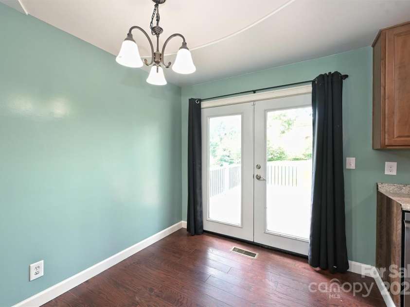 3729 Woodleaf Road, Charlotte, NC 28205.  MLS# CAR4272521, YatesRealty ID 21032. 