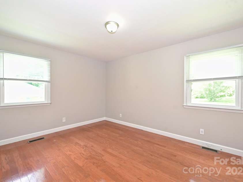 3729 Woodleaf Road, Charlotte, NC 28205.  MLS# CAR4272521, YatesRealty ID 21032. 