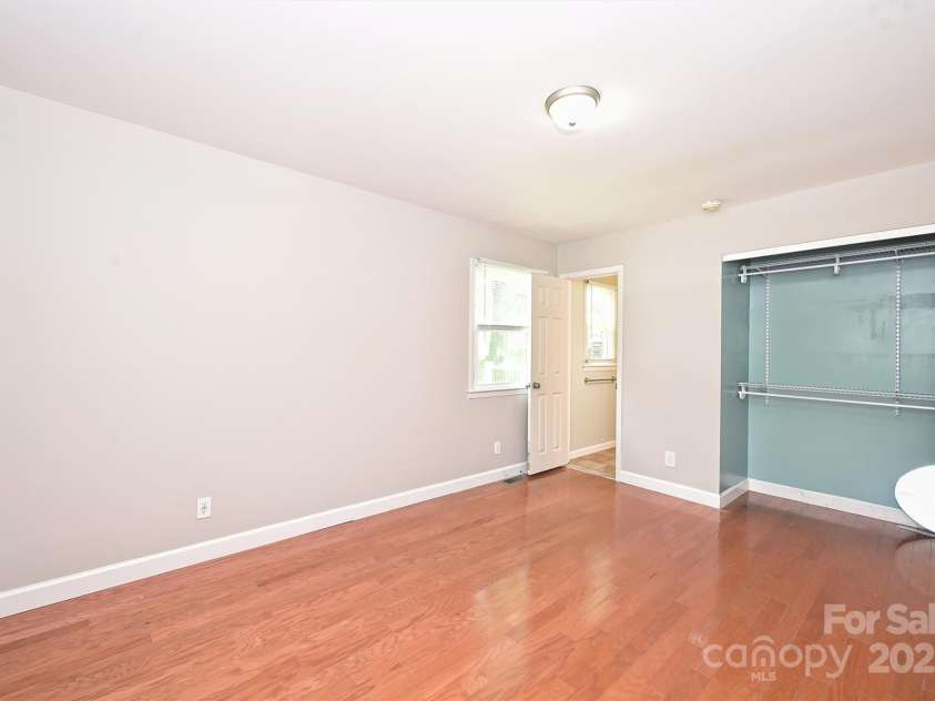 3729 Woodleaf Road, Charlotte, NC 28205.  MLS# CAR4272521, YatesRealty ID 21032. 