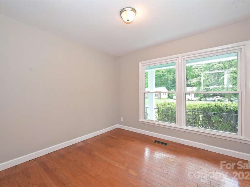 3729 Woodleaf Road, Charlotte, NC 28205.  MLS# CAR4272521, YatesRealty ID 21032. 