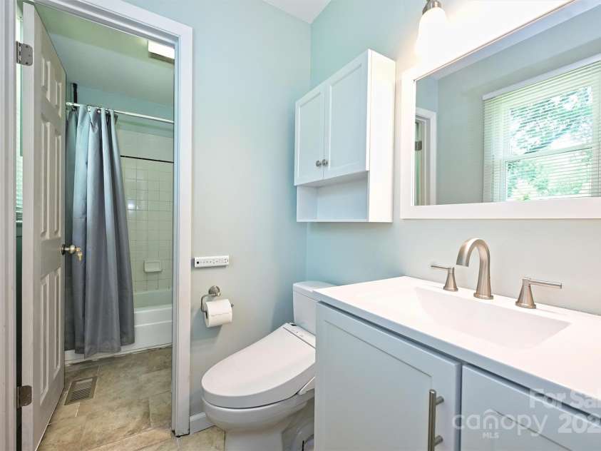 3729 Woodleaf Road, Charlotte, NC 28205.  MLS# CAR4272521, YatesRealty ID 21032. 