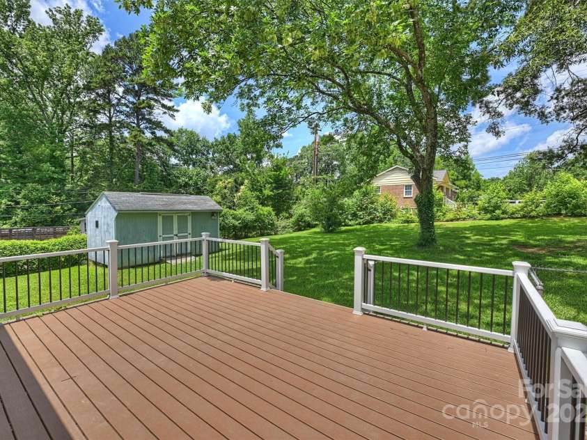 3729 Woodleaf Road, Charlotte, NC 28205.  MLS# CAR4272521, YatesRealty ID 21032. 