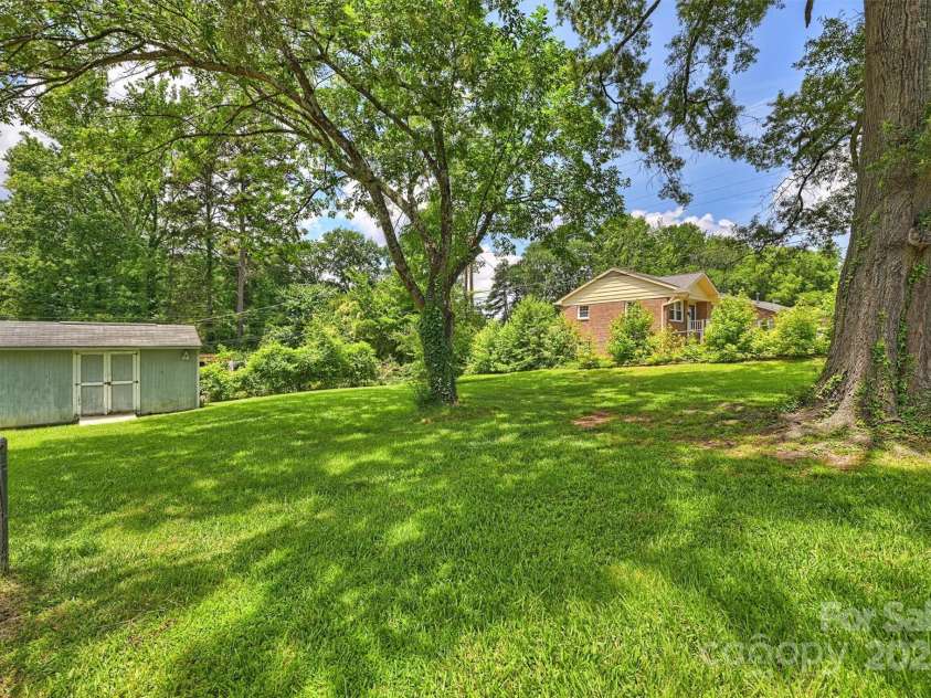 3729 Woodleaf Road, Charlotte, NC 28205.  MLS# CAR4272521, YatesRealty ID 21032. 