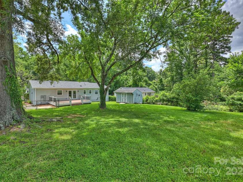 3729 Woodleaf Road, Charlotte, NC 28205.  MLS# CAR4272521, YatesRealty ID 21032. 