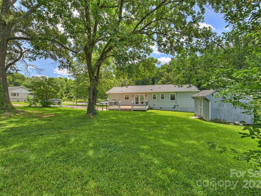 3729 Woodleaf Road, Charlotte, NC 28205.  MLS# CAR4272521, YatesRealty ID 21032. 