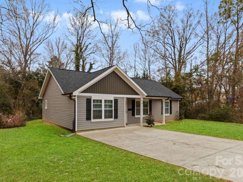 4117 Colebrook Road, Charlotte, NC 28215.  MLS# CAR4380992, YatesRealty ID 21033. 