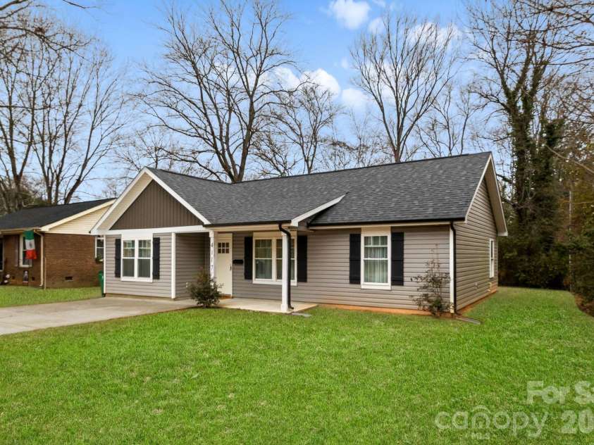 4117 Colebrook Road, Charlotte, NC 28215.  MLS# CAR4380992, YatesRealty ID 21033. 
